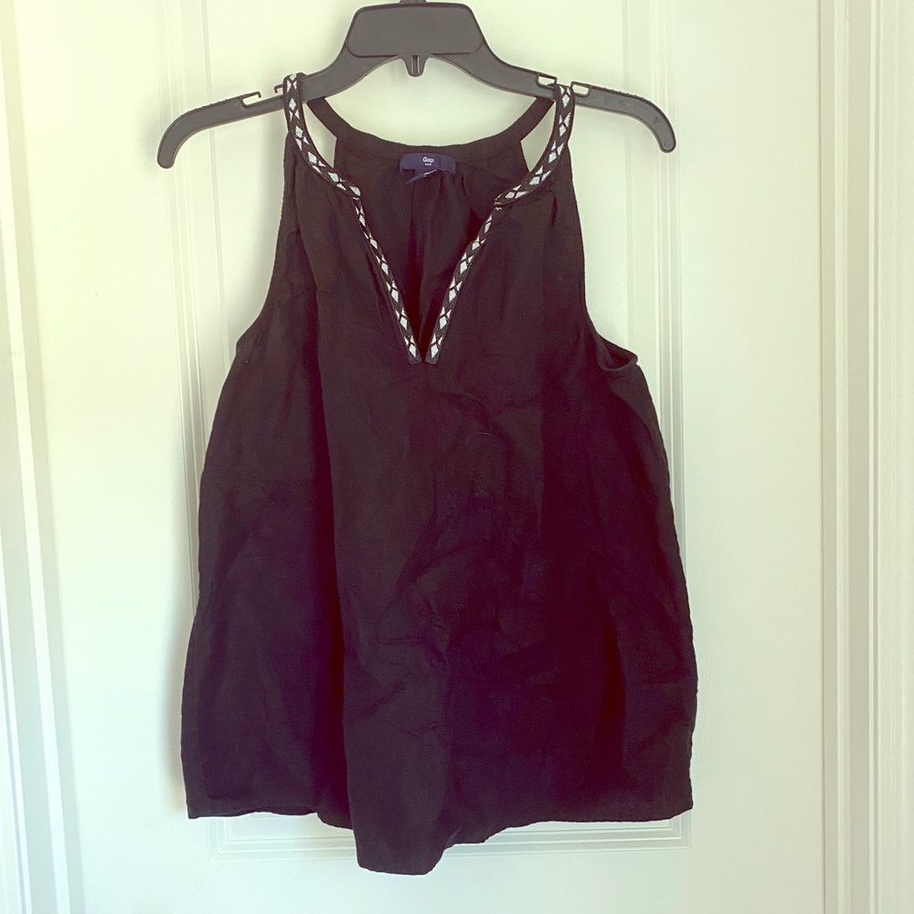 2/30$ Gap tank top barely worn